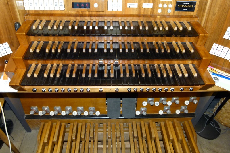 Das Spielen einer Orgel ist eine große koordinative Leistung.